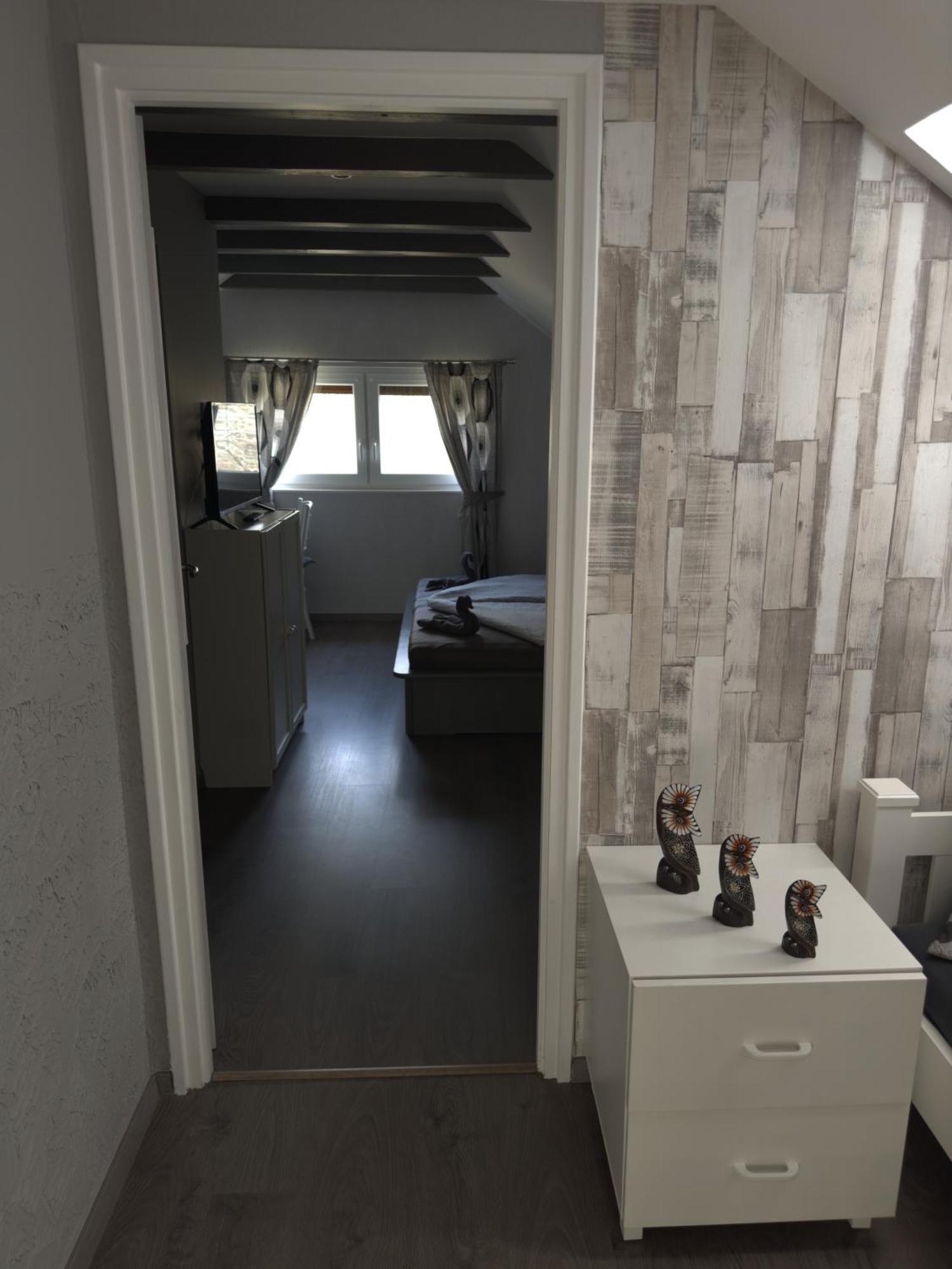 Rozsa Apartman Alsóörs Rum bild