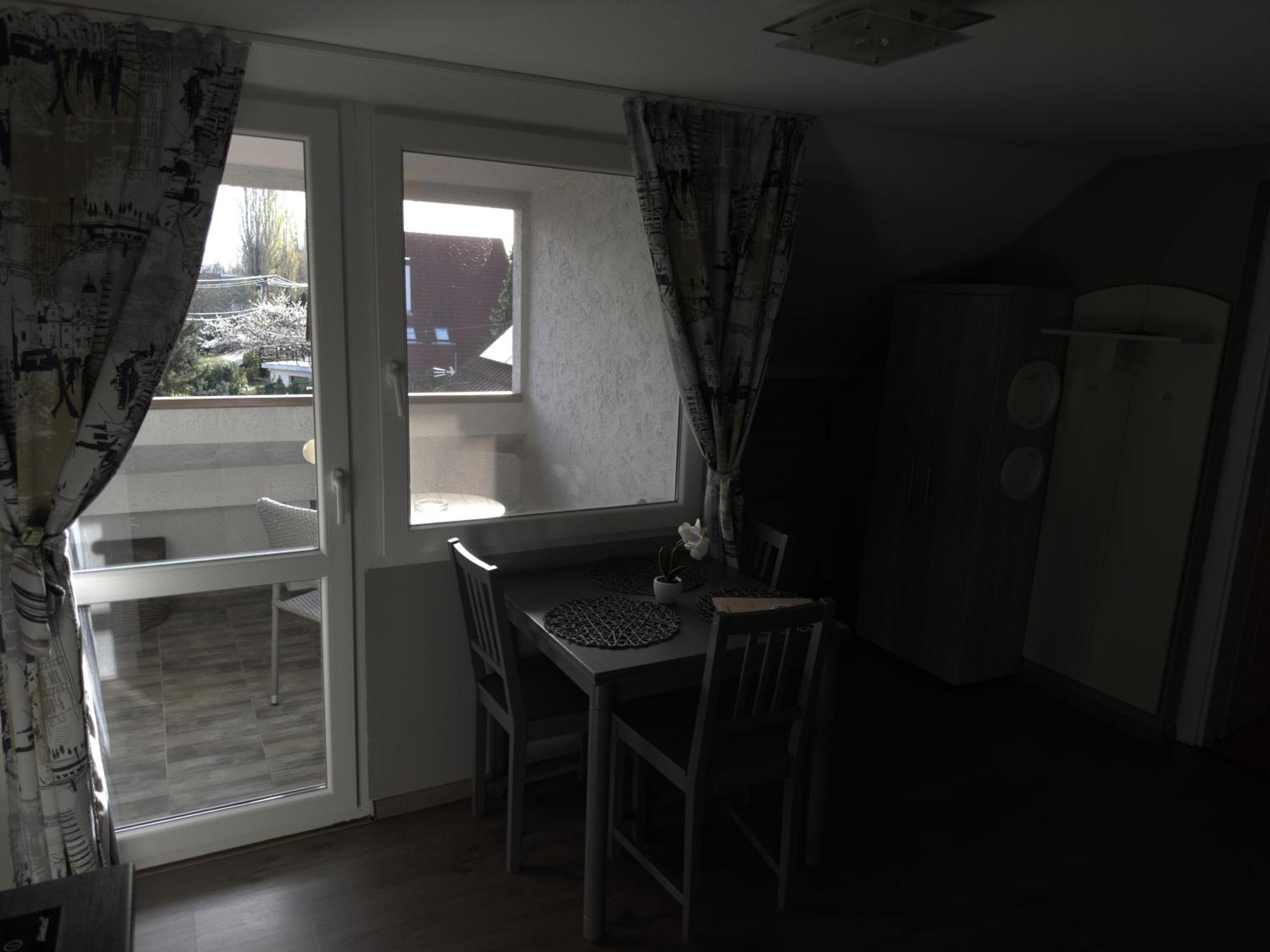 Rozsa Apartman Alsóörs Rum bild