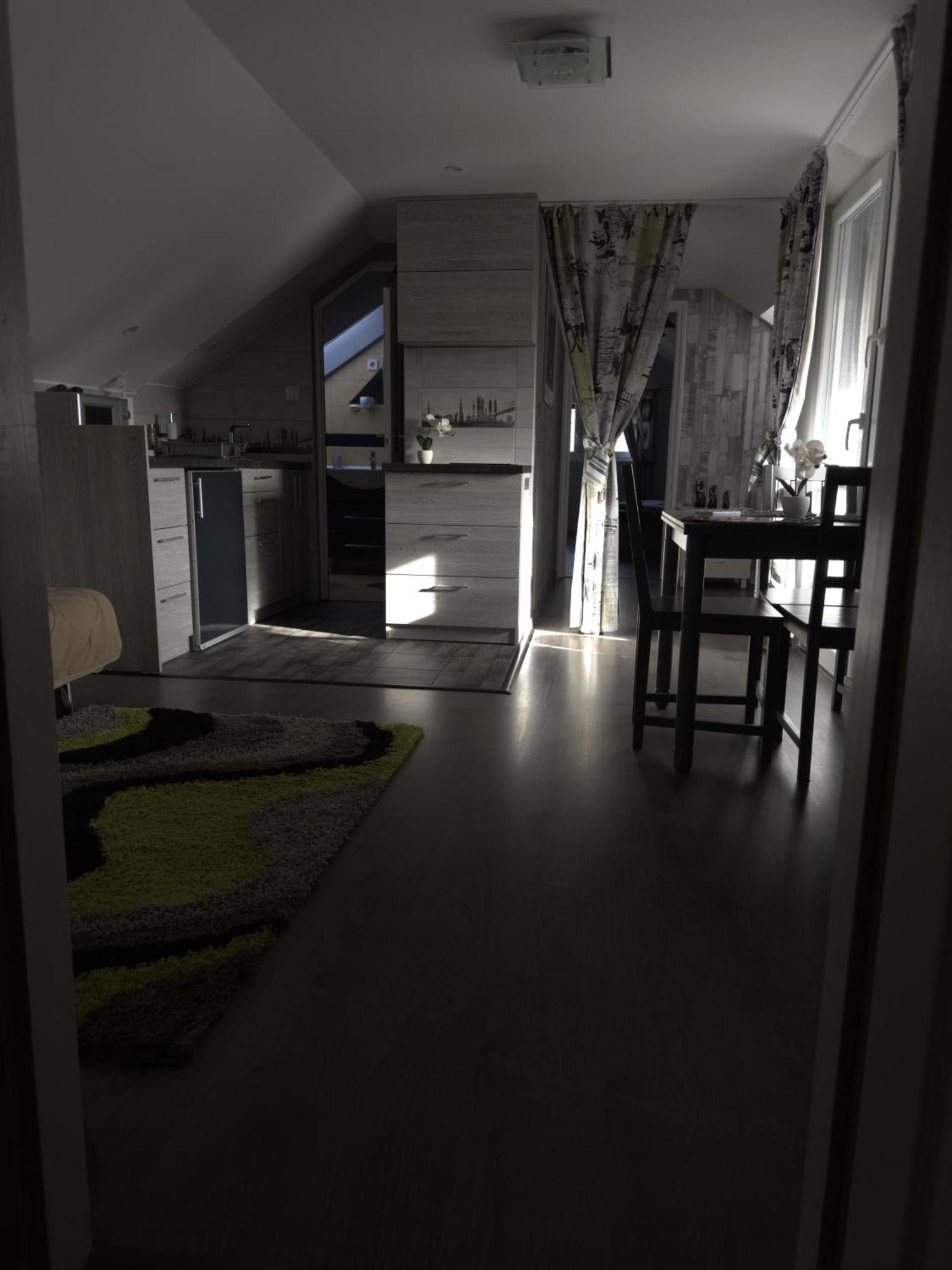 Rozsa Apartman Alsóörs Rum bild