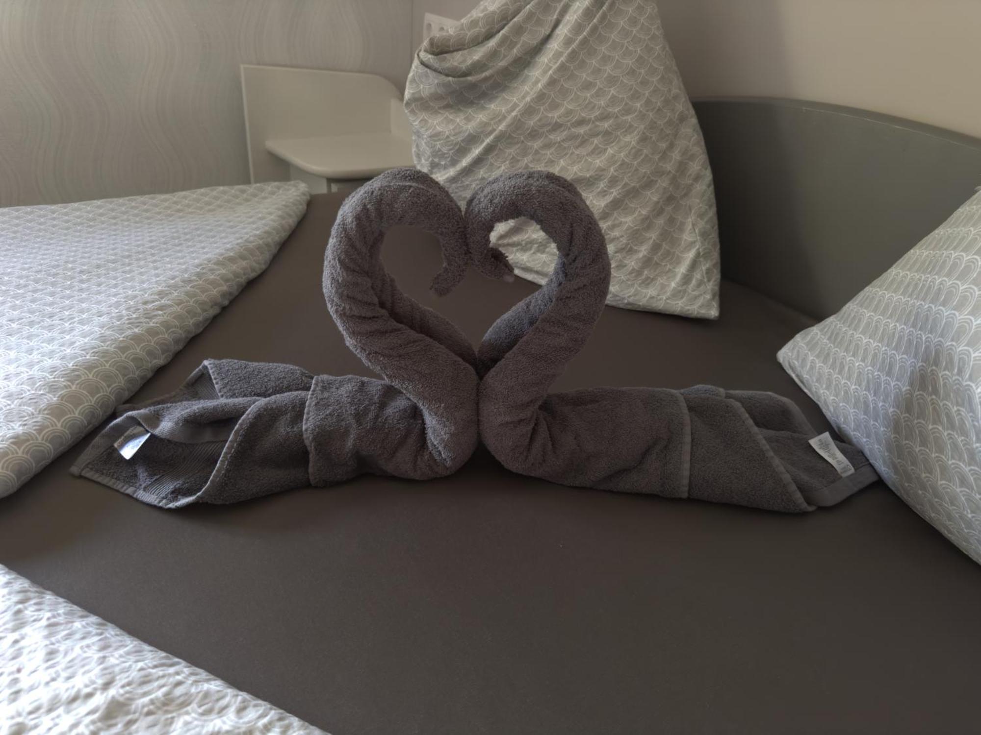 Rozsa Apartman Alsóörs Rum bild