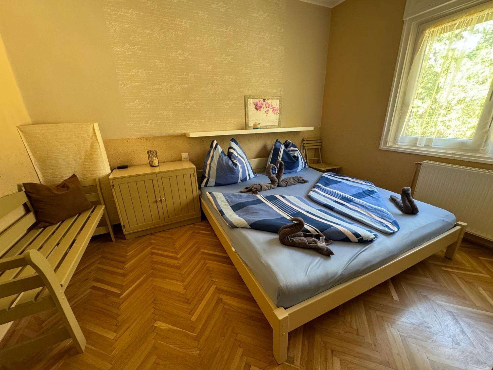 Rozsa Apartman Alsóörs Rum bild
